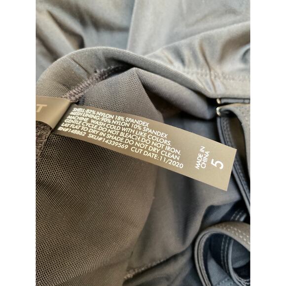 NWT Torrid Wireless Long Lattice Skirted Swim Suit Size 5X Black - Picture 4 of 4